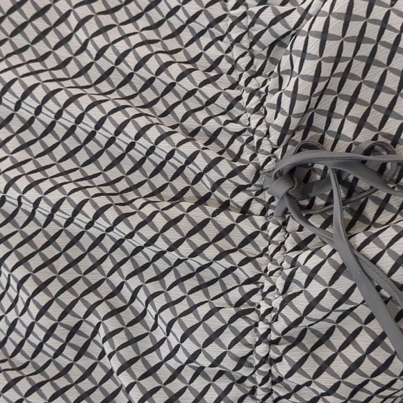 Bundle| Sleevless Tops - Picture 10 of 10